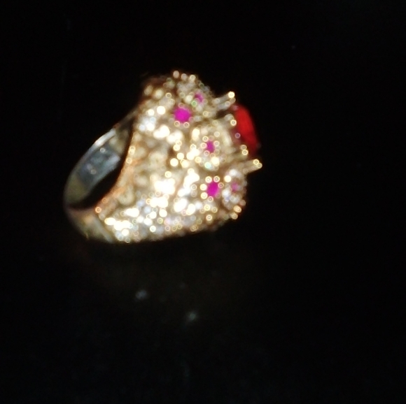 RED RUBY RING IN YELLOWGOLD - Picture 5 of 5